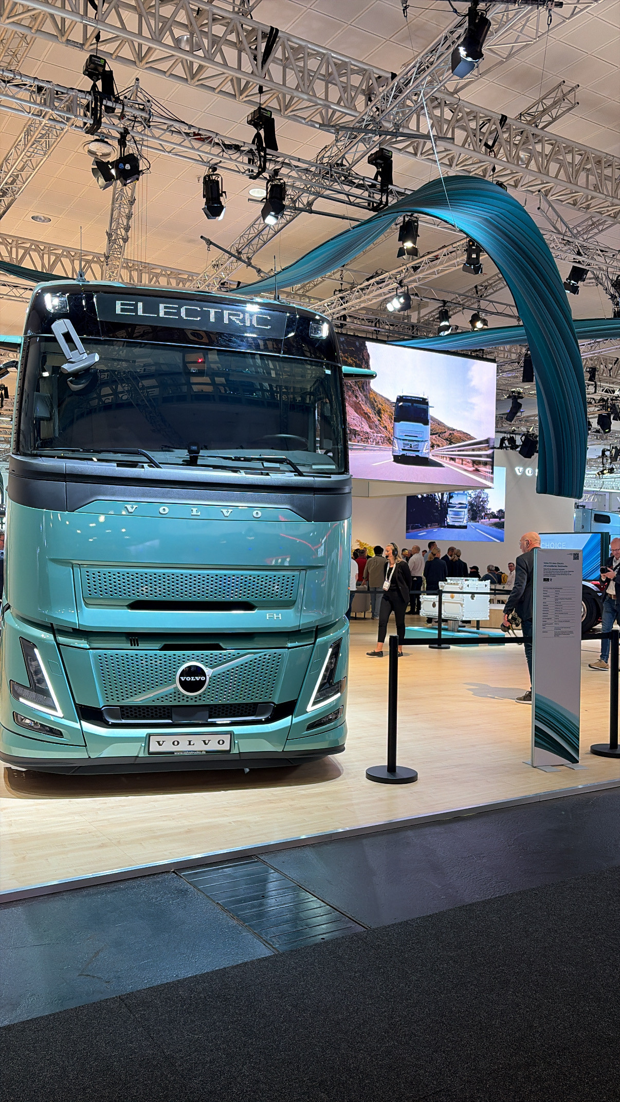 Zur News: KAISERSCHOTE überzeugt Volvo Trucks auf der IAA Transportation mit Flexibilität und digitalem Servic